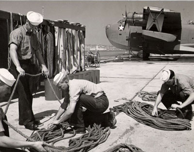 U.S. Navy photo showing servicemen using Ludlow rope